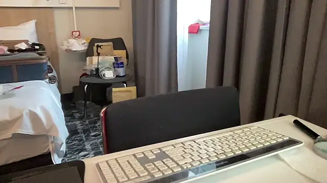 Snapshot of coach-karl chatting on February 17, 2026, 12:46 pm coach-karl online show from February 17, 2026, 12:46 pm