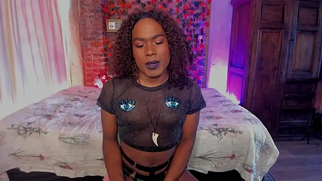 LaGoldenBitch online show from December 17, 2025, 4:12 pm