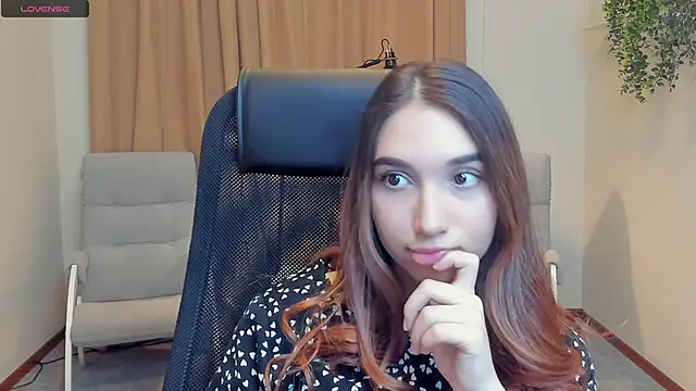 Snapshot of GlendaKindl chatting on November 16, 2025, 2:44 pm GlendaKindl online show from November 16, 2025, 2:44 pm