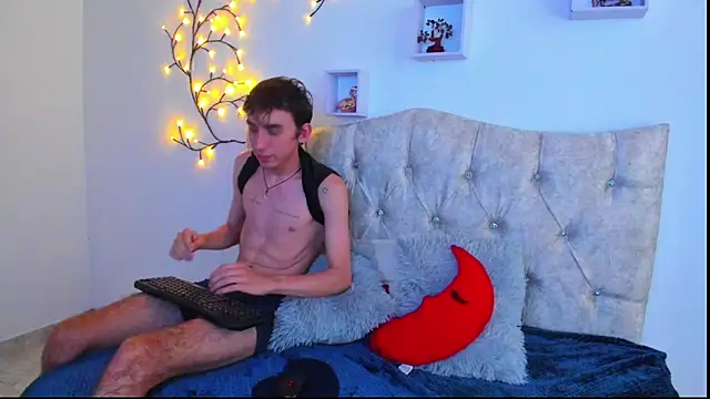 Snapshot of TerryGrace chatting on November 18, 2025, 6:44 pm TerryGrace online show from November 18, 2025, 6:44 pm