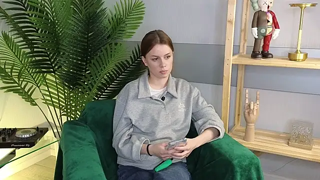 EliseKeath online show from November 12, 2025, 2:43 pm