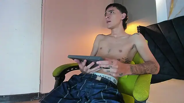 Xanderr owen2 online show from November 27, 2025, 8:53 pm