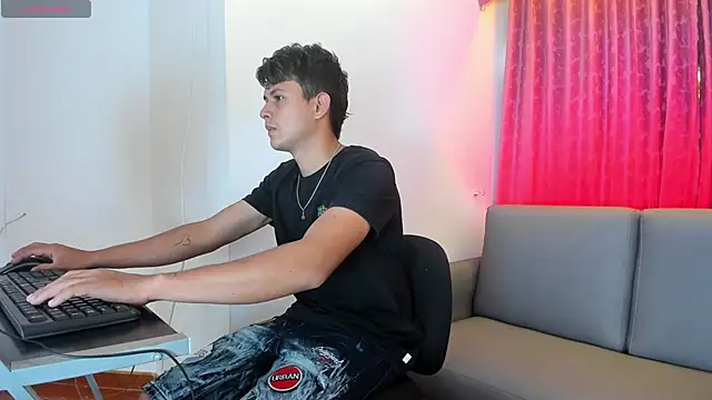 Snapshot of Hospick_white chatting on November 14, 2025, 6:22 pm Hospick white online show from November 14, 2025, 6:22 pm