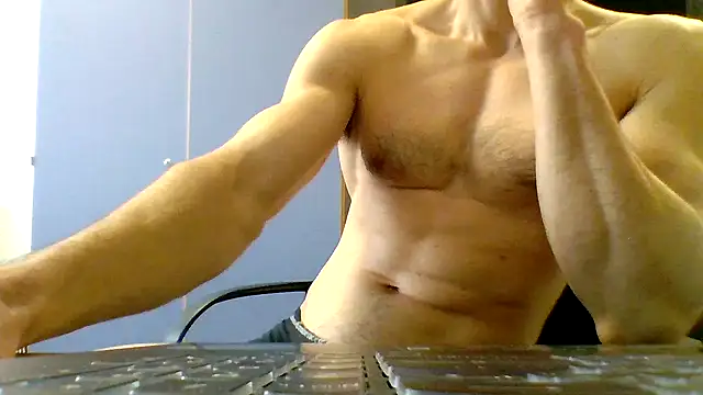 Snapshot of NaughtyWolf322 chatting on May 7, 2026, 4:10 pm NaughtyWolf322 online show from May 7, 2026, 4:10 pm