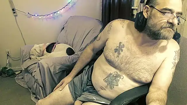 Snapshot of MrBigginTX chatting on February 4, 2026, 11:44 pm MrBigginTX online show from February 4, 2026, 11:44 pm