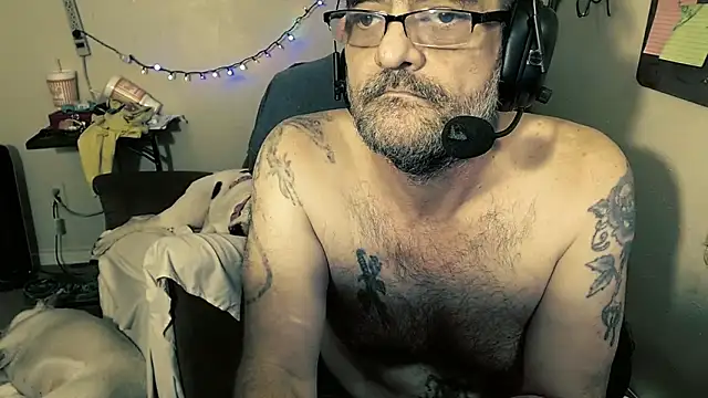 Snapshot of MrBigginTX chatting on March 5, 2026, 12:18 am MrBigginTX online show from March 5, 2026, 12:18 am