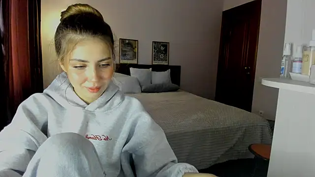 Snapshot of Aurora_Glow21 chatting on May 12, 2026, 4:31 am Aurora Glow21 online show from May 12, 2026, 4:31 am