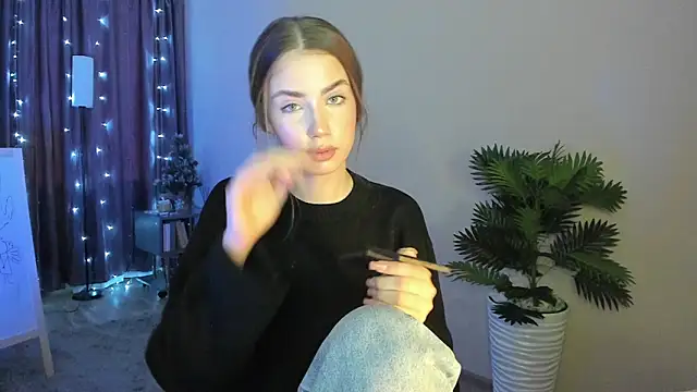 Aurora Glow21 online show from February 13, 2026, 12:16 pm