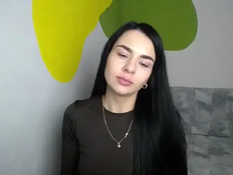 divina kira online show from December 17, 2025, 3:06 pm