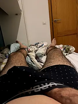 Snapshot of Yannick04 chatting on November 17, 2025, 12:36 am Yannick04 online show from November 17, 2025, 12:36 am