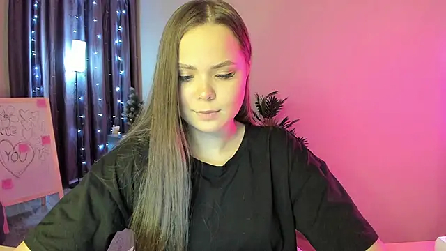 Snapshot of Kira_love_81 chatting on February 18, 2026, 7:43 pm Kira love 81 online show from February 18, 2026, 7:43 pm