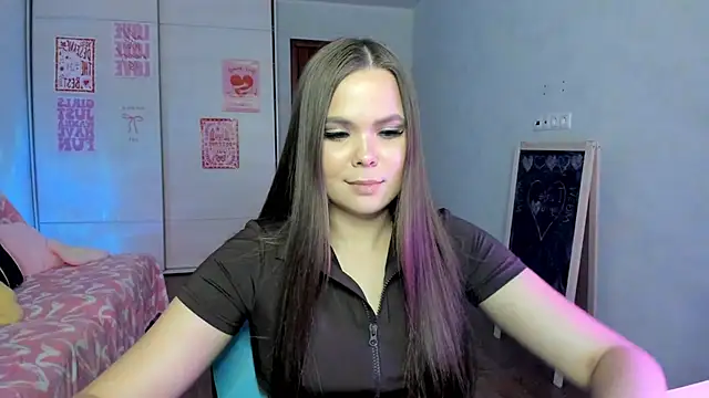 Snapshot of Kira_love_81 chatting on May 21, 2026, 7:44 pm Kira love 81 online show from May 21, 2026, 7:44 pm