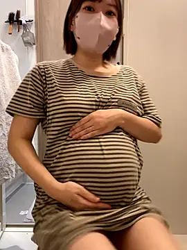 yun cute online show from November 16, 2025, 1:05 pm