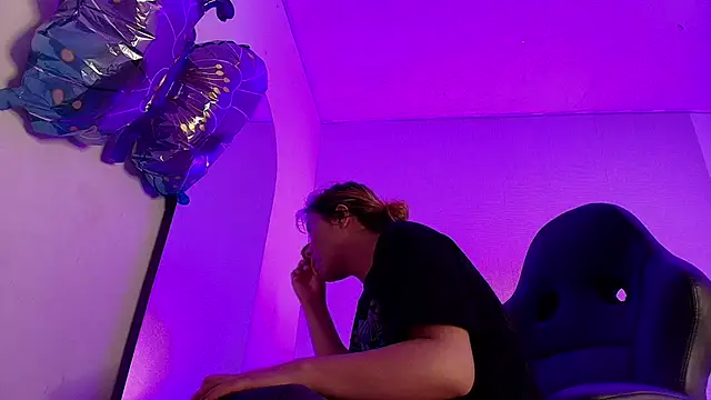 NinaSakura Eup online show from February 3, 2026, 11:37 am