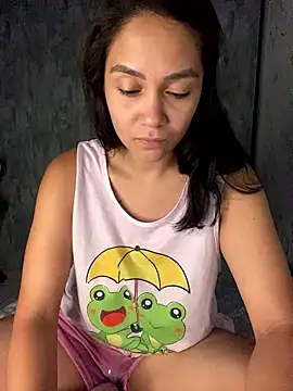 Snapshot of carolsapequinha chatting on January 6, 2026, 9:35 am carolsapequinha online show from January 6, 2026, 9:35 am