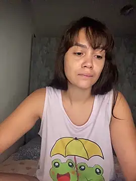 Snapshot of carolsapequinha chatting on May 18, 2026, 10:20 am carolsapequinha online show from May 18, 2026, 10:20 am