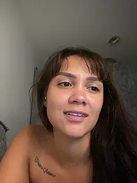 carolsapequinha online show from April 14, 2026, 3:39 pm