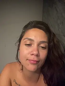 Snapshot of carolsapequinha chatting on July 6, 2026, 2:18 am carolsapequinha online show from July 6, 2026, 2:18 am