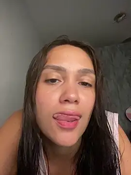 Snapshot of carolsapequinha chatting on February 25, 2026, 11:21 am carolsapequinha online show from February 25, 2026, 11:21 am