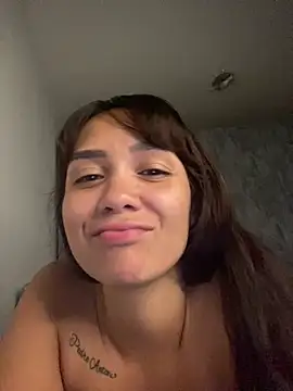 Snapshot of carolsapequinha chatting on May 2, 2026, 4:07 am carolsapequinha online show from May 2, 2026, 4:07 am