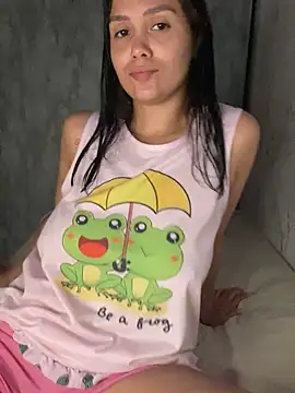 Snapshot of carolsapequinha chatting on December 21, 2025, 11:49 pm carolsapequinha online show from December 21, 2025, 11:49 pm