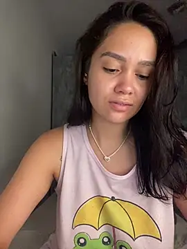 Snapshot of carolsapequinha chatting on February 7, 2026, 12:13 pm carolsapequinha online show from February 7, 2026, 12:13 pm