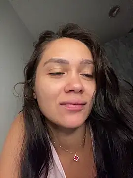 Snapshot of carolsapequinha chatting on February 3, 2026, 12:10 pm carolsapequinha online show from February 3, 2026, 12:10 pm