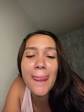 Snapshot of carolsapequinha chatting on February 21, 2026, 10:28 am carolsapequinha online show from February 21, 2026, 10:28 am