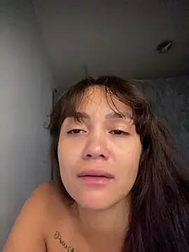 Snapshot of carolsapequinha chatting on May 20, 2026, 11:29 am carolsapequinha online show from May 20, 2026, 11:29 am