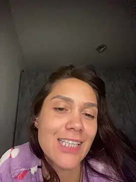 Snapshot of carolsapequinha chatting on May 22, 2026, 9:35 pm carolsapequinha online show from May 22, 2026, 9:35 pm
