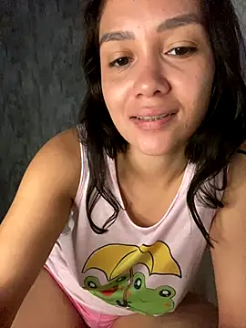 Snapshot of carolsapequinha chatting on December 16, 2025, 11:25 am carolsapequinha online show from December 16, 2025, 11:25 am