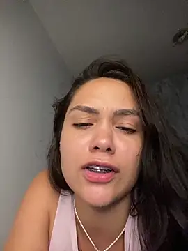 Snapshot of carolsapequinha chatting on February 8, 2026, 12:30 am carolsapequinha online show from February 8, 2026, 12:30 am