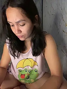 Snapshot of carolsapequinha chatting on December 17, 2025, 12:32 pm carolsapequinha online show from December 17, 2025, 12:32 pm