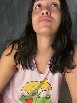 Snapshot of carolsapequinha chatting on December 22, 2025, 12:05 pm carolsapequinha online show from December 22, 2025, 12:05 pm