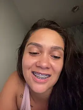 Snapshot of carolsapequinha chatting on February 6, 2026, 11:17 am carolsapequinha online show from February 6, 2026, 11:17 am