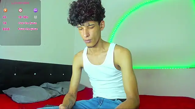 kaiborman00 online show from April 7, 2026, 2:57 am