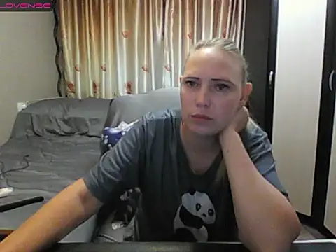 Snapshot of JenniDeep chatting on June 7, 2026, 3:28 pm JenniDeep online show from June 7, 2026, 3:28 pm
