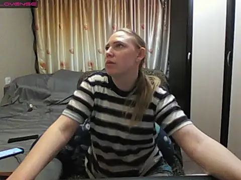 JenniDeep online show from April 15, 2026, 4:11 pm