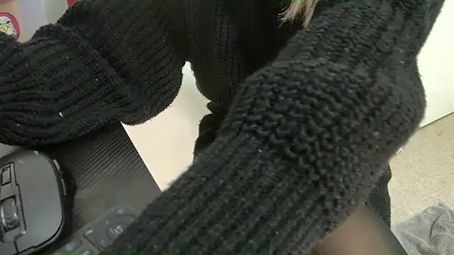 Snapshot of secretcouple_00 chatting on November 27, 2025, 2:28 pm secretcouple 00 online show from November 27, 2025, 2:28 pm