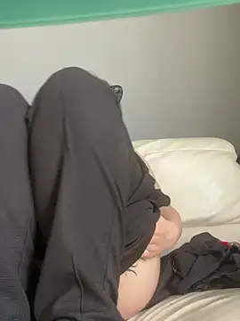 secretcouple 00 online show from April 8, 2026, 11:22 am