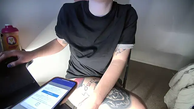 Snapshot of secretcouple_00 chatting on November 19, 2025, 6:13 am secretcouple 00 online show from November 19, 2025, 6:13 am