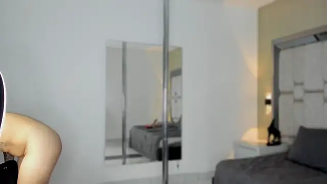 SnakeMuse online show from January 15, 2026, 4:43 pm