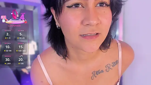 Snapshot of SnakeMuse chatting on November 14, 2025, 5:11 am SnakeMuse online show from November 14, 2025, 5:11 am