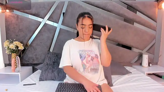 Sammy Gomez  online show from December 18, 2025, 8:23 pm