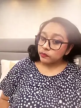 ViickyLee online show from November 16, 2025, 2:49 am