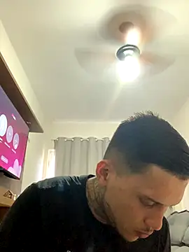 Snapshot of Ryanzl017 chatting on December 2, 2025, 9:05 pm Ryanzl017 online show from December 2, 2025, 9:05 pm