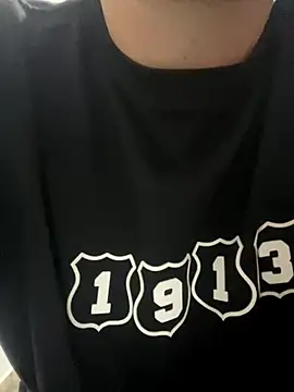 julianlondo111 online show from December 23, 2025, 5:18 am