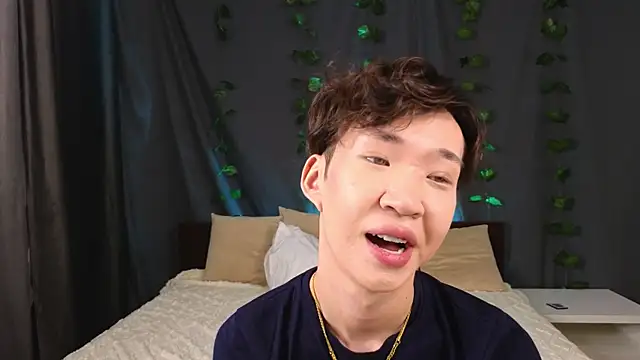 Snapshot of islendtakumi chatting on November 18, 2025, 12:52 pm islendtakumi online show from November 18, 2025, 12:52 pm