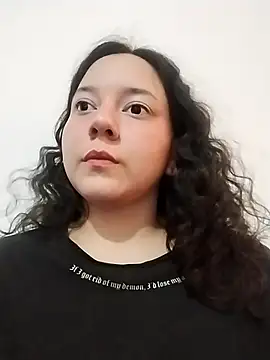 chibi love online show from December 4, 2025, 8:52 pm