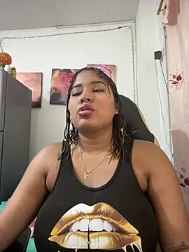 Snapshot of morena-2025 chatting on June 20, 2026, 11:32 pm morena-2025 online show from June 20, 2026, 11:32 pm